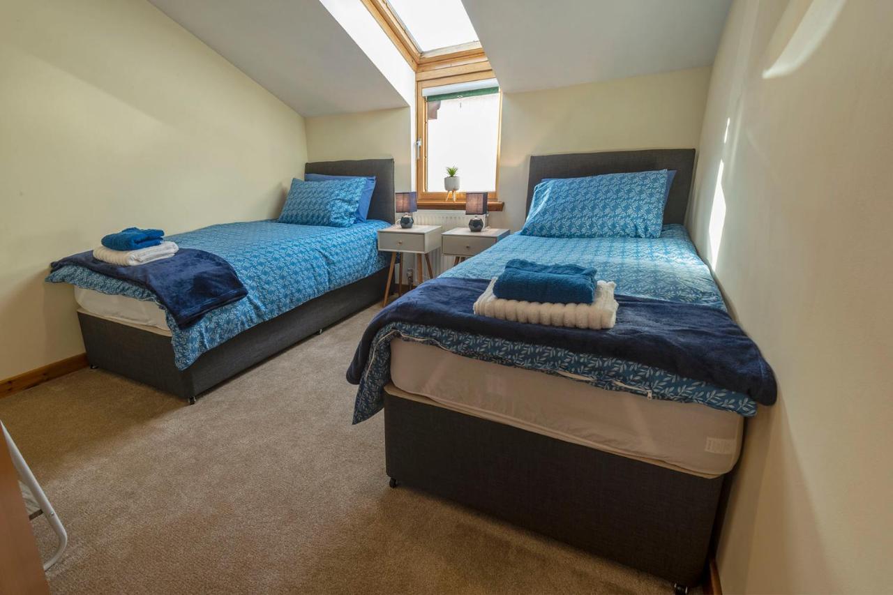 Stylish 2 Bedroom - 2 Miles Inverness City Centre חדר תמונה